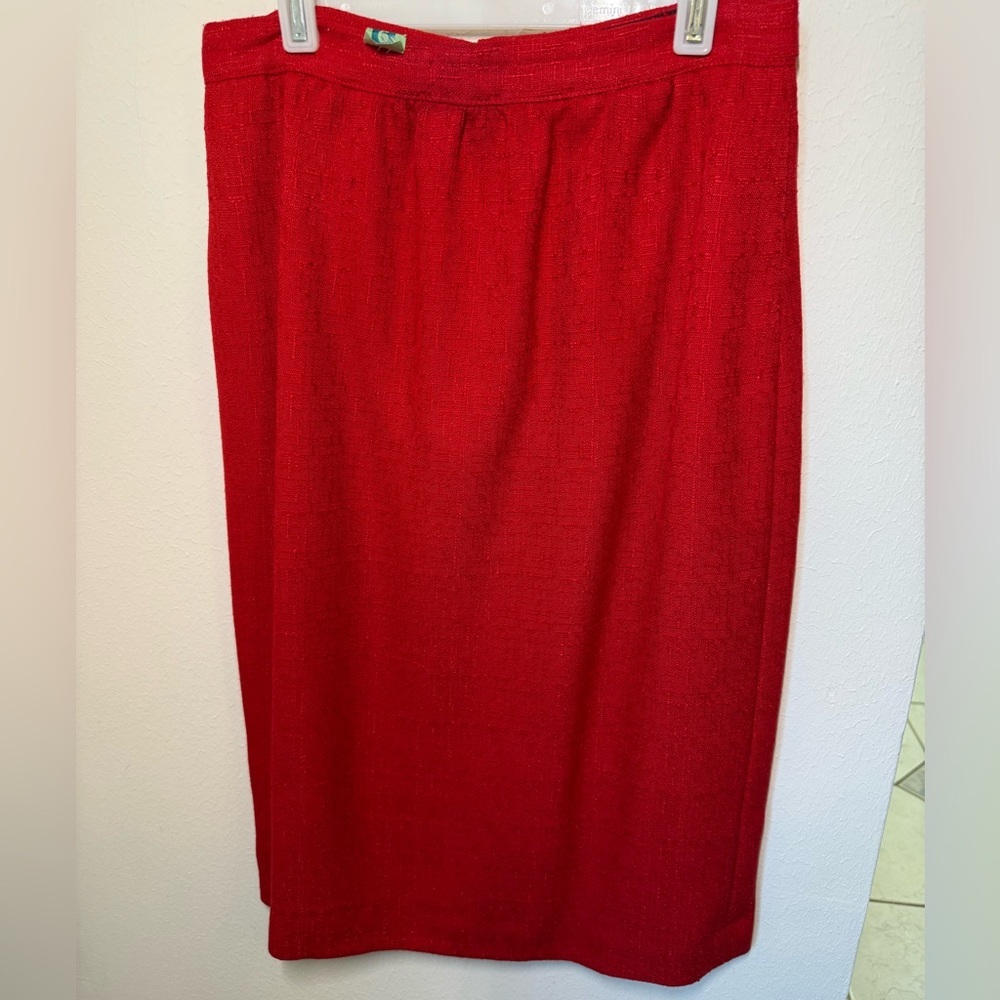 Red Power Suit, Vintage. Very Good/ Like New Condition! - Picture 14 of 17